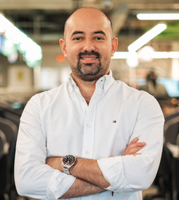 Picture of Author: Eduardo Parker